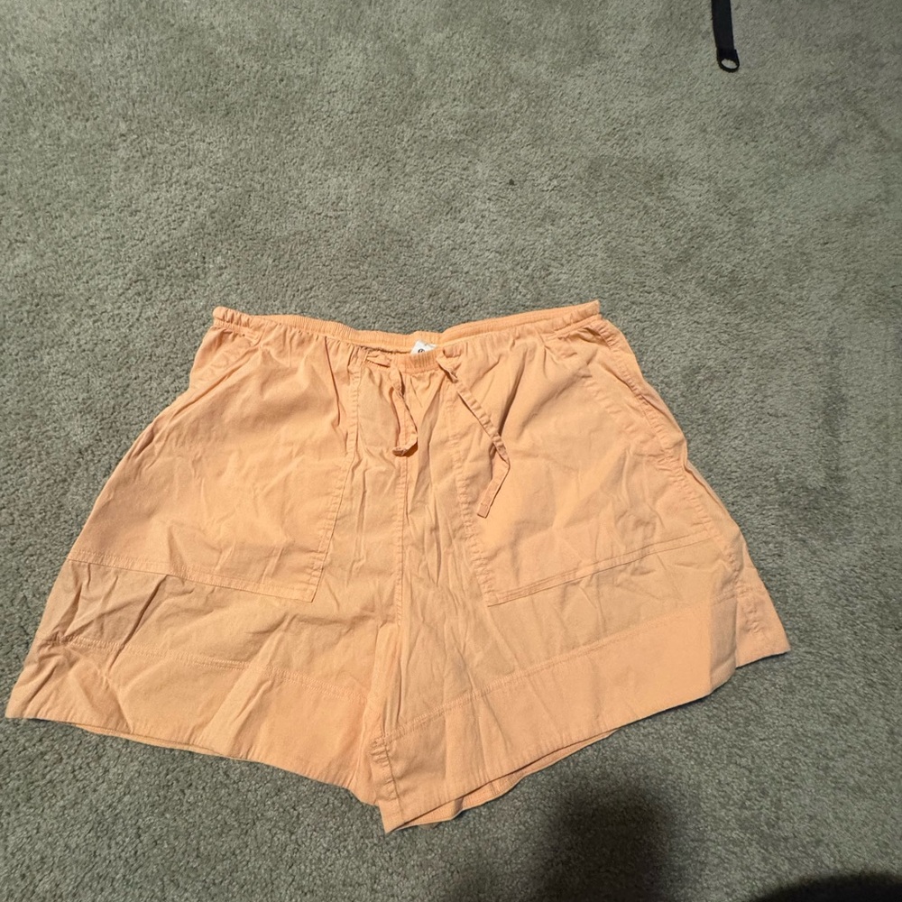 🍑 Lululemon Cotton-Blend Poplin High-Rise Shorts 4” – Size L